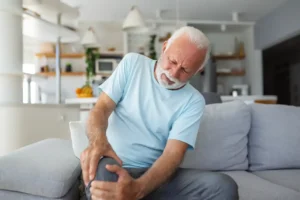 כאבים בברך: מדריך לאבחון עצמי וזיהוי מקור הכאב